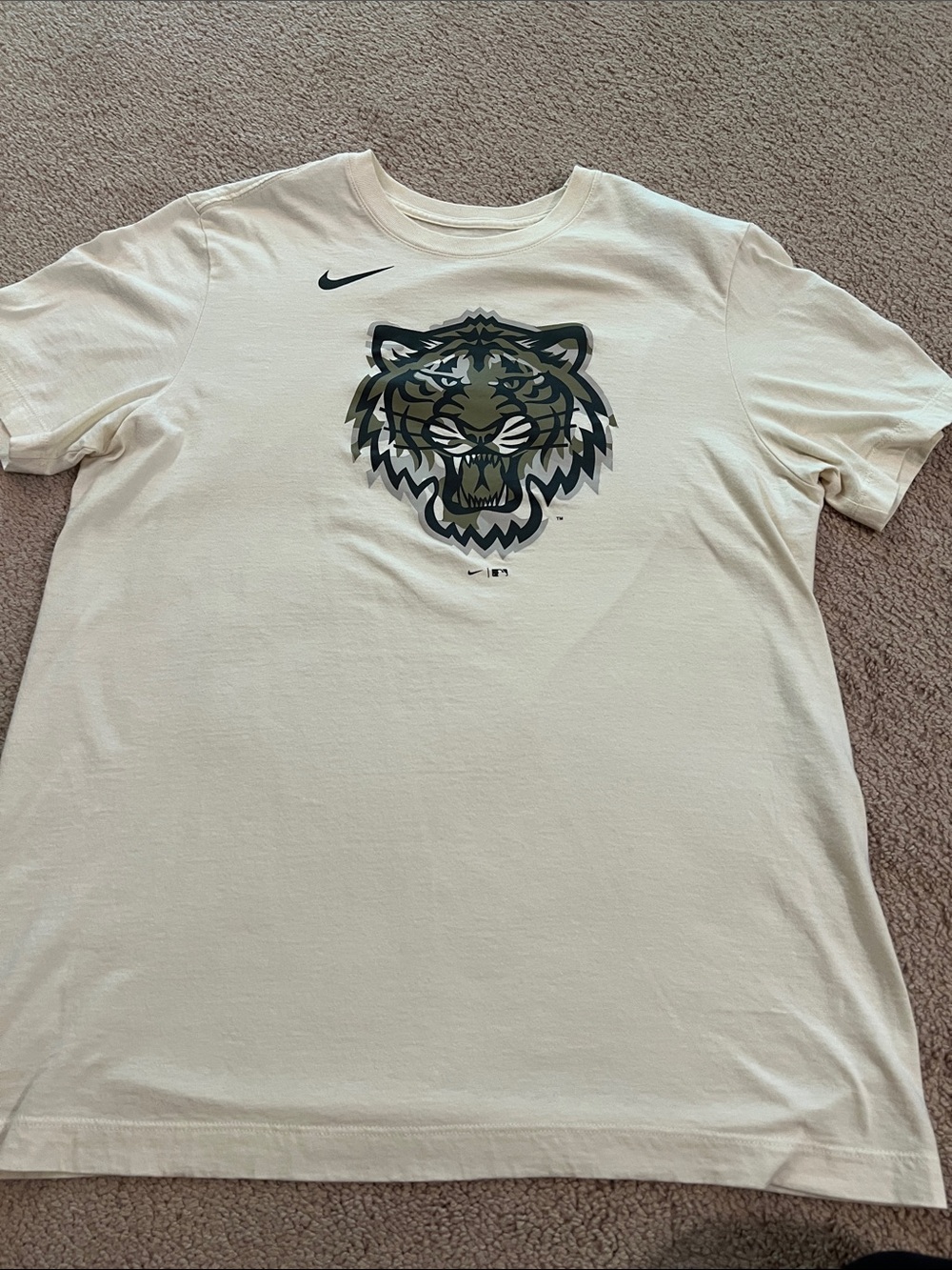 Nike Detroit Tigers MLB Men's Cream Short-Sleeve Tee with Tiger Graphic